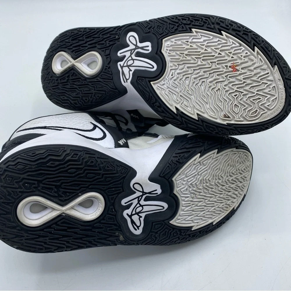 Nike Kyrie Infinity Team Basketball Black/White Panda DO9616-100 Big Kids 5